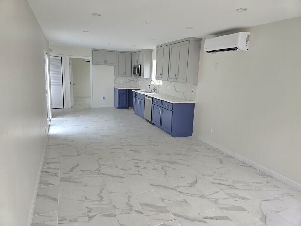 5123 W 130th St, Unit Back House in Hawthorne, CA - Building Photo
