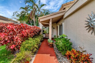 5760 Piping Rock Dr in Boynton Beach, FL - Building Photo - Building Photo