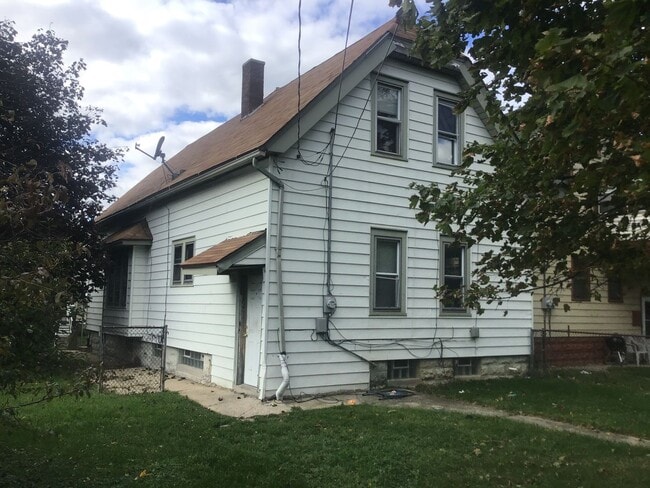 3550 N 12th St in Milwaukee, WI - Building Photo - Building Photo