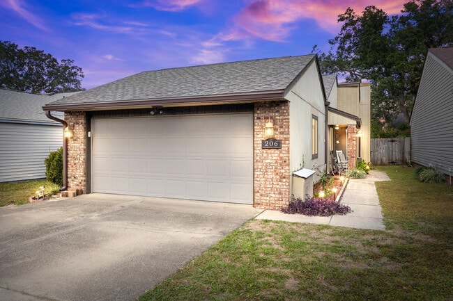 206 Cedar Ridge Way in Niceville, FL - Foto de edificio - Building Photo
