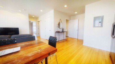 102 E Brookline St in Boston, MA - Building Photo - Building Photo