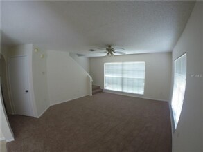 708 Kensington Lake Cir in Brandon, FL - Building Photo - Building Photo