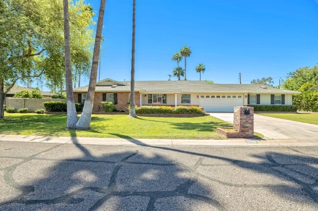 6035 E Calle Del Paisano in Scottsdale, AZ - Building Photo - Building Photo