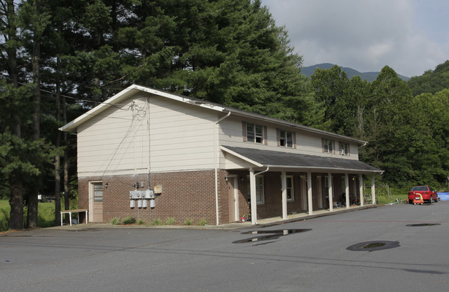 Jonathan Creek Apartments in Waynesville, NC - Foto de edificio - Building Photo