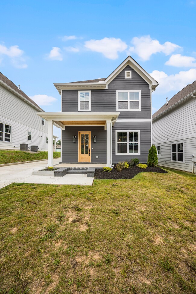 127 W Deaderick St in Jackson, TN - Building Photo - Building Photo
