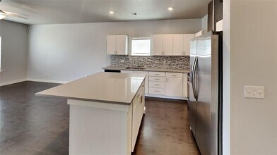 601 NW 176th St in Edmond, OK - Foto de edificio - Building Photo