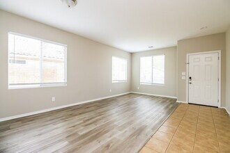 3369 W Yellow Peak Dr in Queen Creek, AZ - Foto de edificio - Building Photo