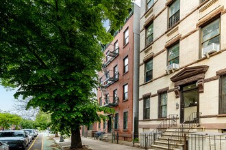 77 Underhill Ave in Brooklyn, NY - Foto de edificio - Building Photo