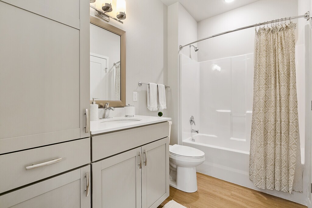 CV2 Apartments in Eagan, MN