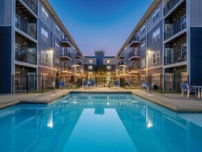 The Falcon of Southern Hills in Springfield, MO - Foto de edificio - Building Photo