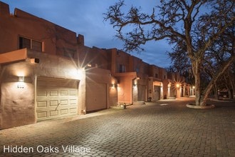 Hidden Oaks Village in Atascadero, CA - Foto de edificio - Building Photo