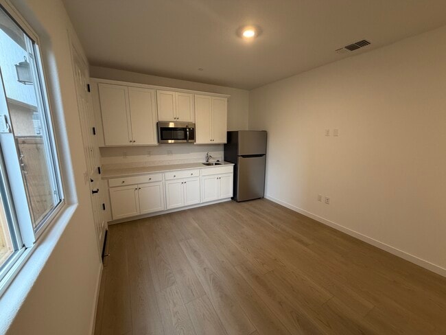 10933 Admiral Cove Way in Stockton, CA - Foto de edificio - Building Photo