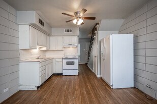 San Benito in Dallas, TX - Building Photo