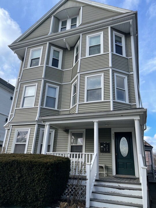 555 Heath St, Unit #2 in Chestnut Hill, MA - Building Photo