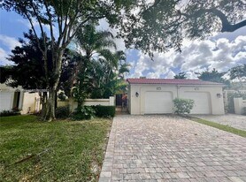 642 Emerald Way E in Deerfield Beach, FL - Building Photo