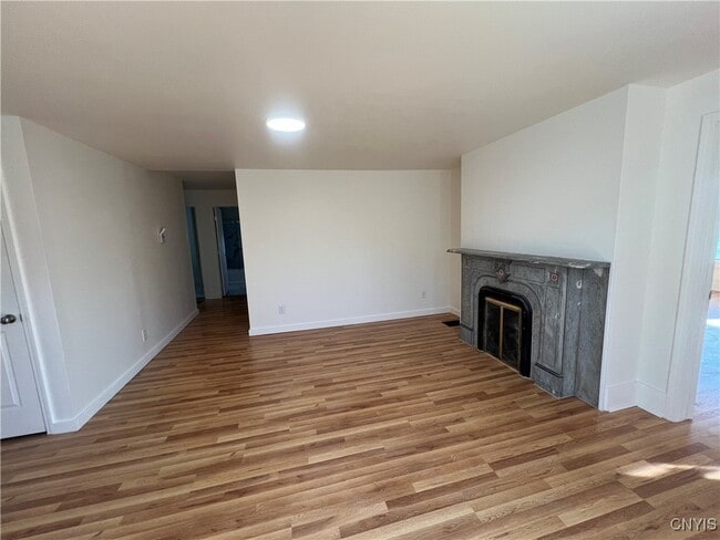 291 W 2nd St in Oswego, NY - Building Photo - Building Photo