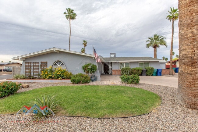 2224 W Emelita Ave in Mesa, AZ - Building Photo - Building Photo