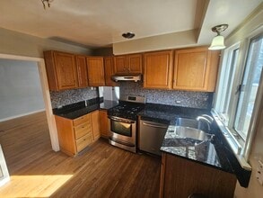 902 Jeannette St in Des Plaines, IL - Building Photo - Building Photo