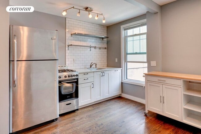 475 Van Buren St in Brooklyn, NY - Building Photo - Building Photo