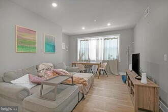 2621 W Jefferson St in Philadelphia, PA - Building Photo - Building Photo