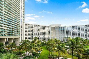 1500 Bay Rd, Unit N-0725 in Miami Beach, FL - Building Photo