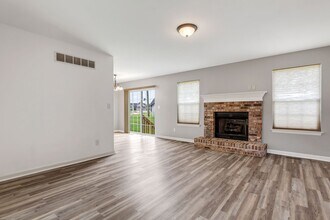 209 Prominence Ln in Lake St. Louis, MO - Foto de edificio - Building Photo