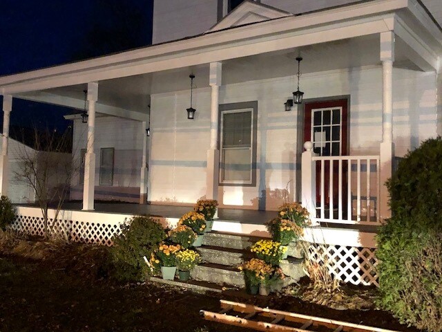 1169 Essex Rd in Williston, VT - Foto de edificio - Building Photo