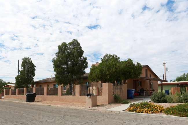 1415-1425 N Louis Ln in Tucson, AZ - Foto de edificio - Building Photo