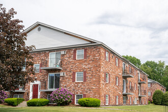 Highwood Village in Goffstown, NH - Foto de edificio - Building Photo