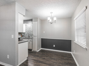 Landry Apartment in Norman, OK - Building Photo - Interior Photo