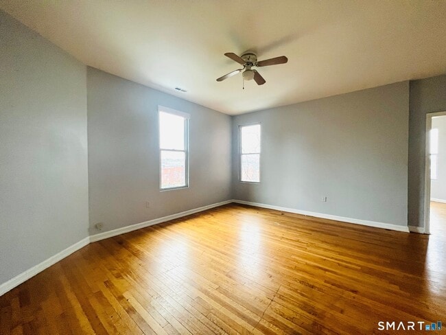 162 William St in Bridgeport, CT - Building Photo - Building Photo