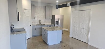 211 E Lyndale Dr in Robinson, TX - Building Photo - Building Photo