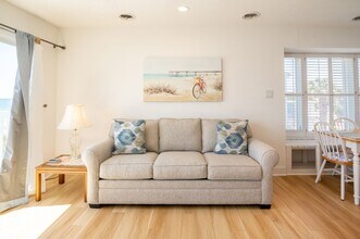 508 Pelican Ct in Kure Beach, NC - Building Photo - Building Photo