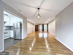 5015 Sentinel Dr in Bethesda, MD - Building Photo - Building Photo