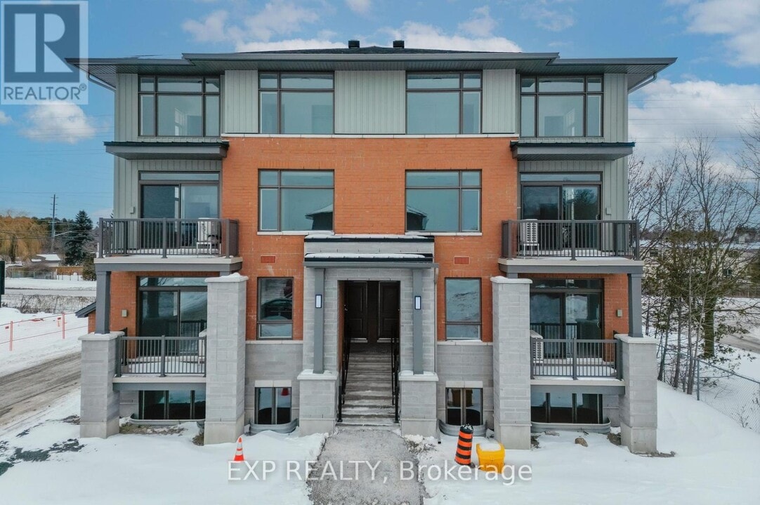 201 Silhouette Private in Ottawa, ON - Building Photo