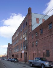 285-299 S Main St in Fall River, MA - Foto de edificio - Building Photo