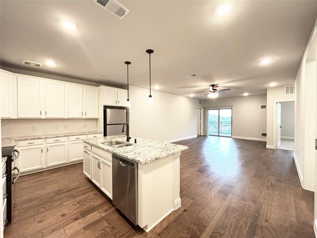 1735 Wittington Pl in Farmers Branch, TX - Building Photo - Building Photo