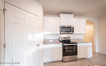 487 Old Country in Grant Valkaria, FL - Building Photo - Building Photo