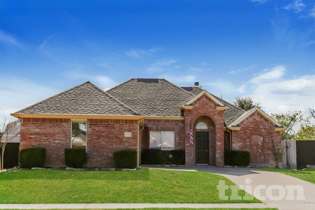 6414 Quail Valley Dr in Midlothian, TX - Building Photo