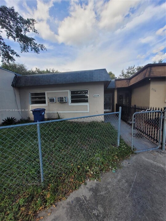 21118 NW 39th Ave in Miami Gardens, FL - Building Photo