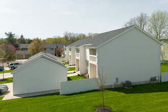 Robin Road Townhouses in Buffalo, NY - Building Photo - Building Photo