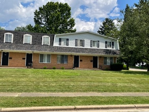 415 Sheraton Dr NW in North Canton, OH - Building Photo - Building Photo