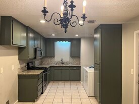 6871 Beth Cir in Winton, CA - Building Photo