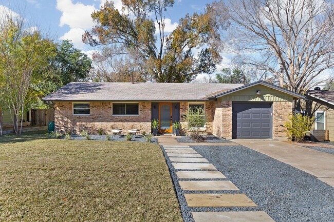 property at 2704 Nottingham Ln