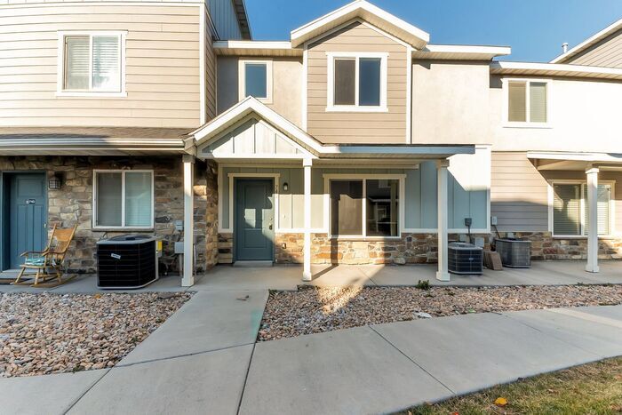 742 E 150 North St in Vineyard, UT - Building Photo