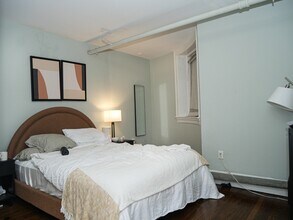 41 Carlton St, Unit 9 in Brookline, MA - Foto de edificio - Building Photo