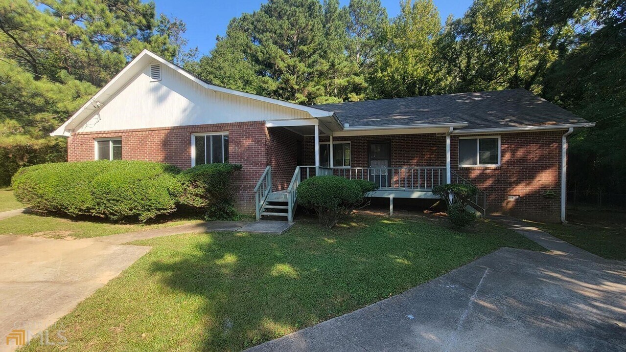 135 Rose Ct in Fayetteville, GA - Building Photo