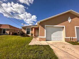 1405 SE 10th Terrace in Cape Coral, FL - Building Photo