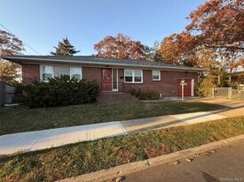 301A Copiague Pl in Copiague, NY - Building Photo