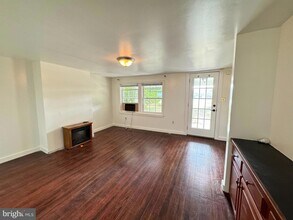 1005 Manning Dr in Fredericksburg, VA - Foto de edificio - Building Photo